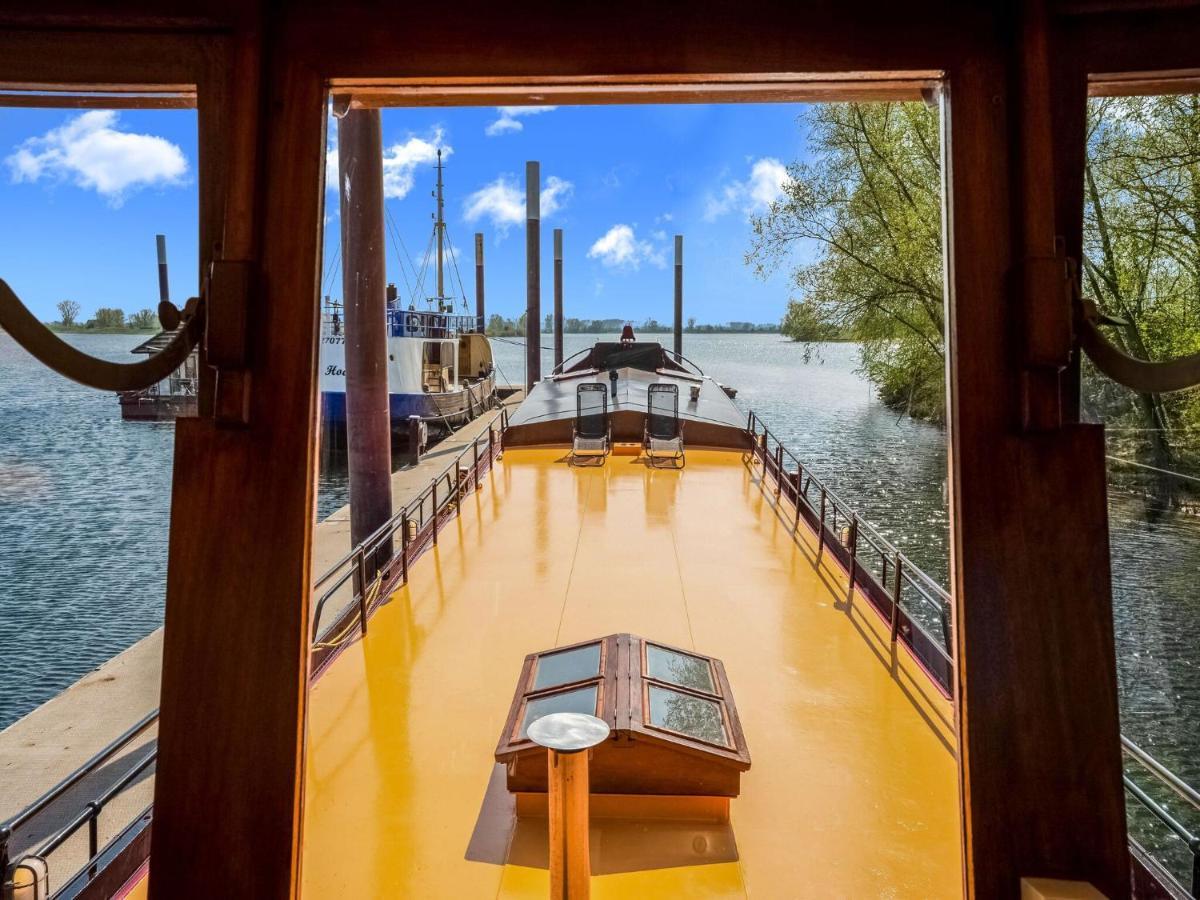 Botel Luxury Boat In *