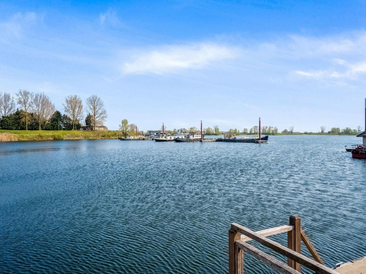 Botel Luxury Boat In Kerkdriel