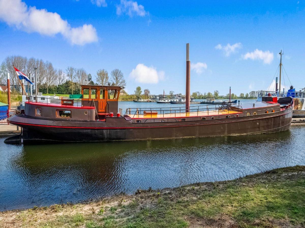 Luxury Boat In Botel Kerkdriel