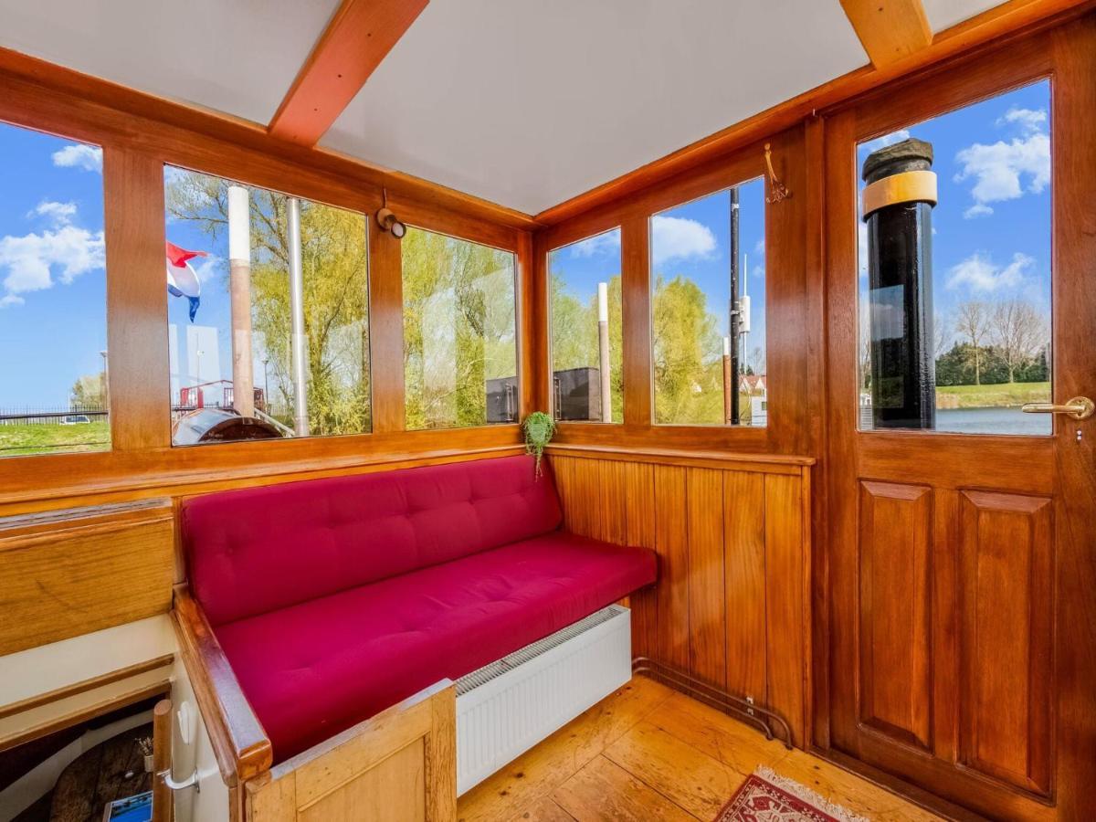 Botel Luxury Boat In *