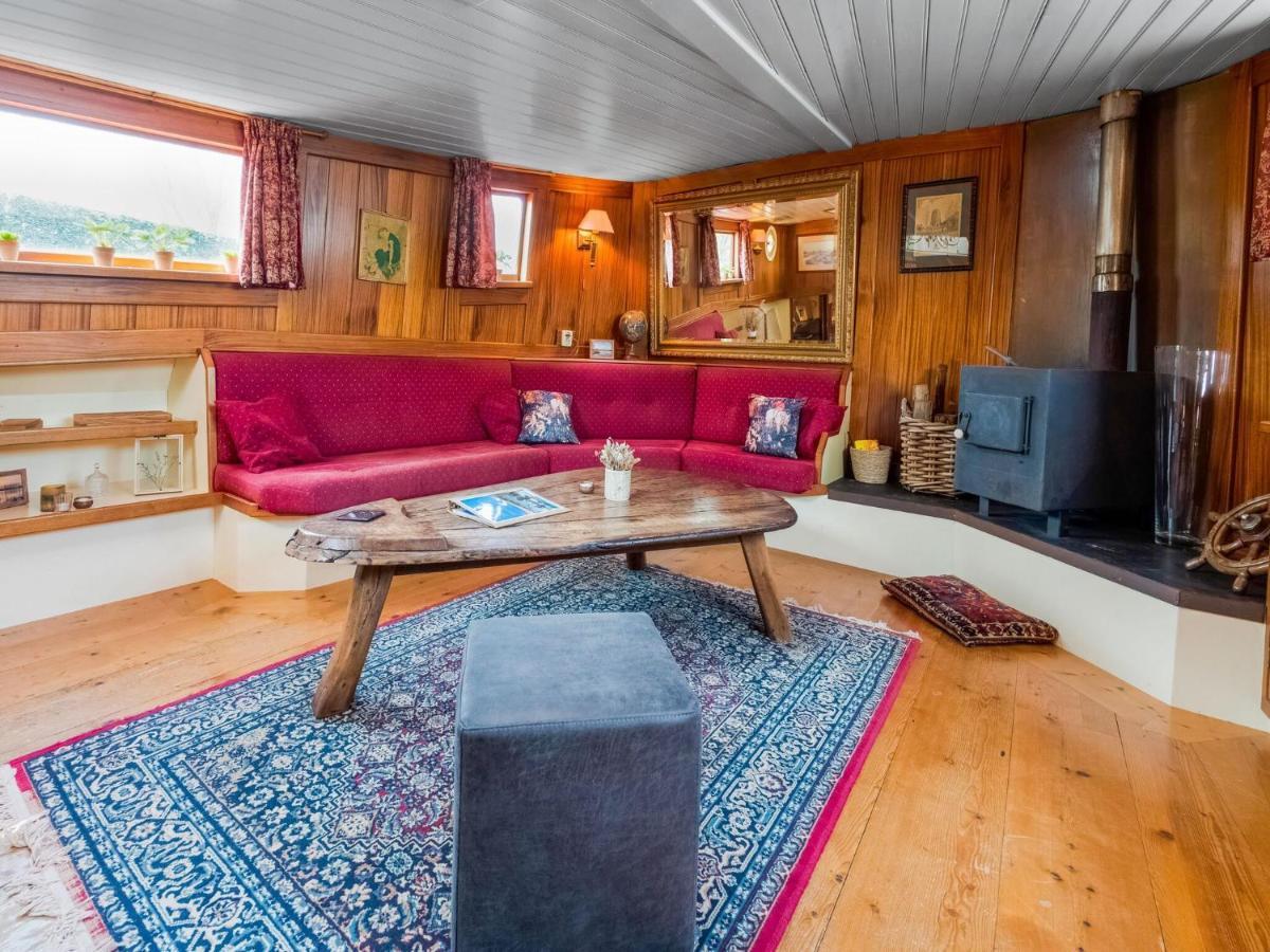 Luxury Boat In Botel Kerkdriel
